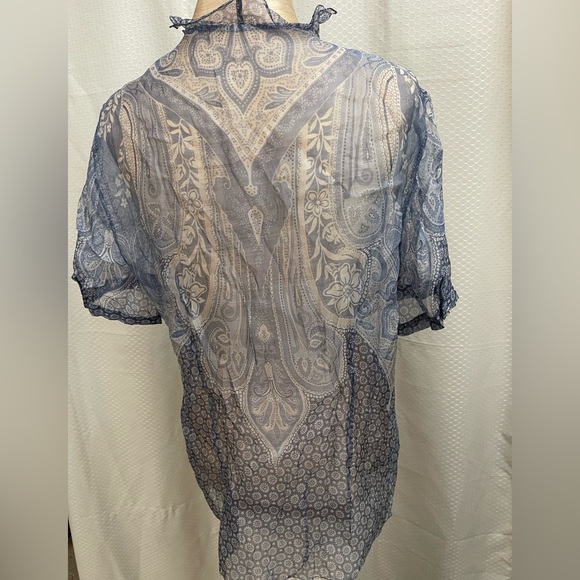 Elie Tahari completely sheer button down amazingly beautiful top - Picture 2 of 4